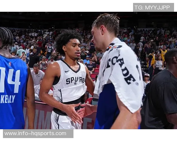 文班谈球队战术多样性认为马刺的纯粹篮球更符合战术本质与发展方向